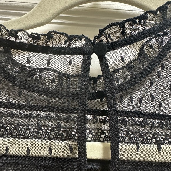 Express Black Sheer Swiss Dot Top Long Sleeve NWT L - Picture 2 of 4